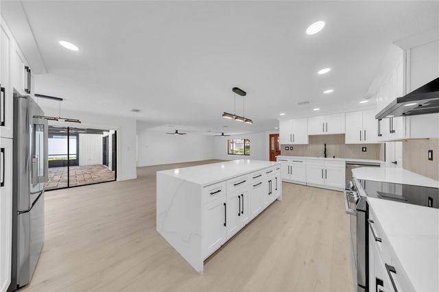 2905 BLUFFS DRIVE, Largo, FL 33770