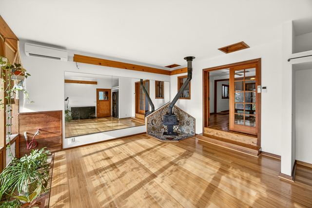 119 Madison Street, Talent, OR 97540