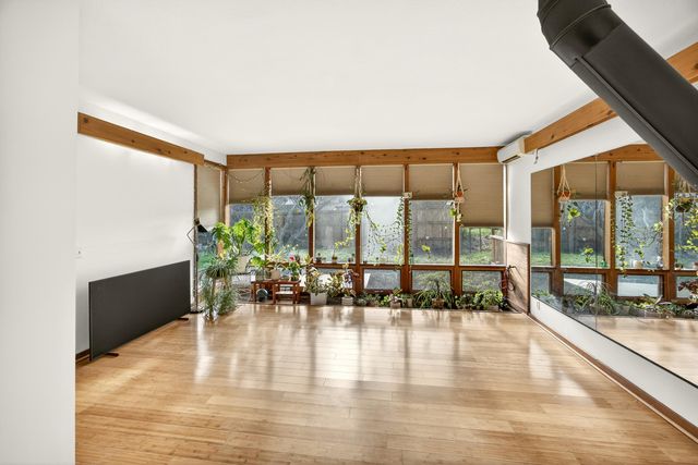 119 Madison Street, Talent, OR 97540