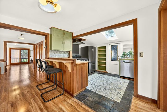 119 Madison Street, Talent, OR 97540