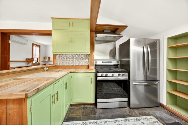 119 Madison Street, Talent, OR 97540