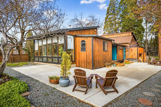 119 Madison Street, Talent, OR 97540