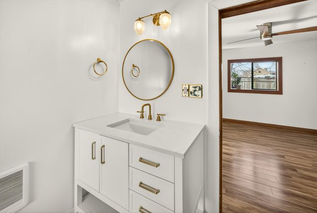 119 Madison Street, Talent, OR 97540