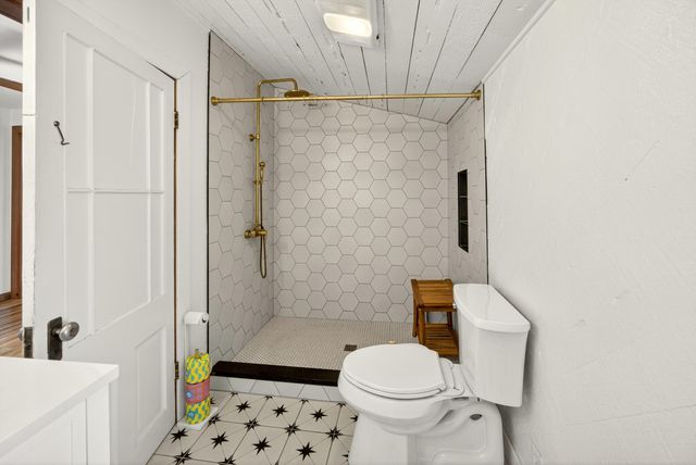 119 Madison Street, Talent, OR 97540