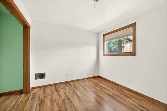 119 Madison Street, Talent, OR 97540