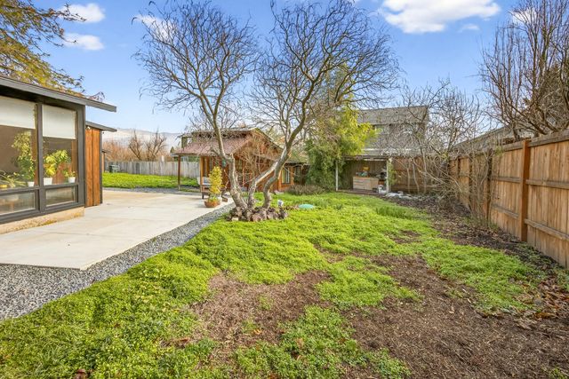 119 Madison Street, Talent, OR 97540