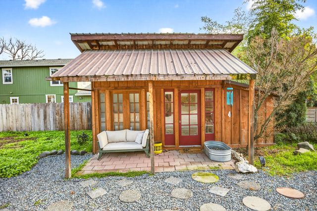 119 Madison Street, Talent, OR 97540