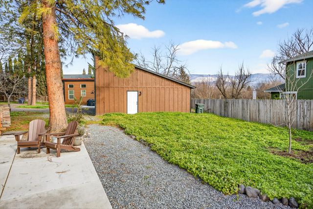 119 Madison Street, Talent, OR 97540