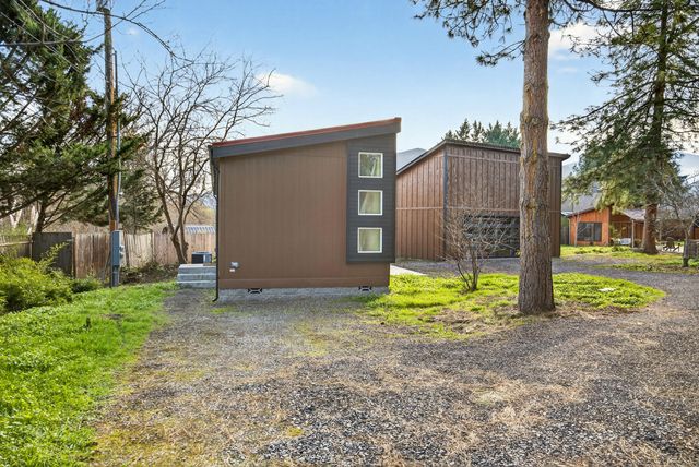 119 Madison Street, Talent, OR 97540