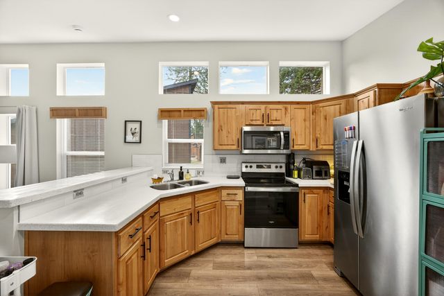 119 Madison Street, Talent, OR 97540