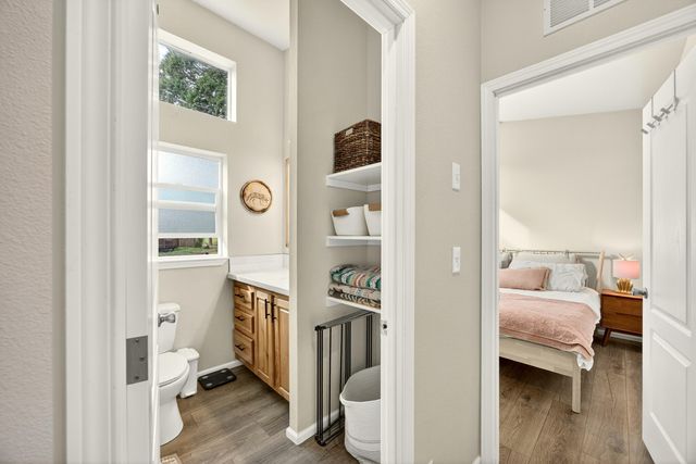 119 Madison Street, Talent, OR 97540