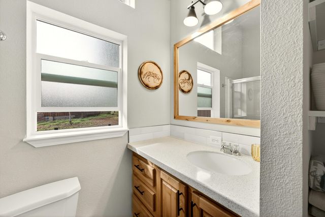 119 Madison Street, Talent, OR 97540