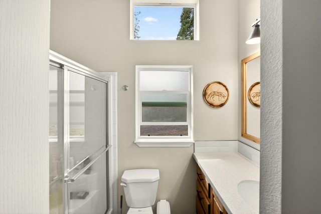 119 Madison Street, Talent, OR 97540