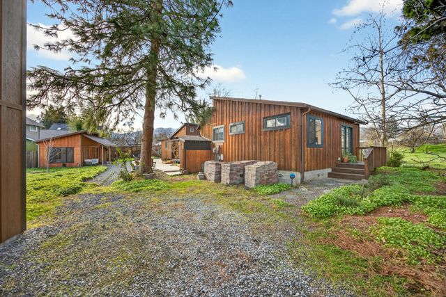 119 Madison Street, Talent, OR 97540