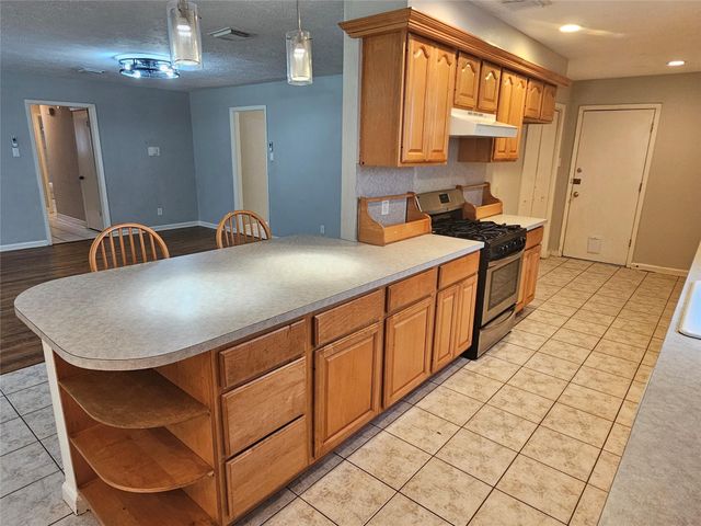 2701 Henderson Lane, Deer Park, TX 77536