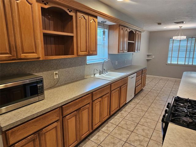 2701 Henderson Lane, Deer Park, TX 77536