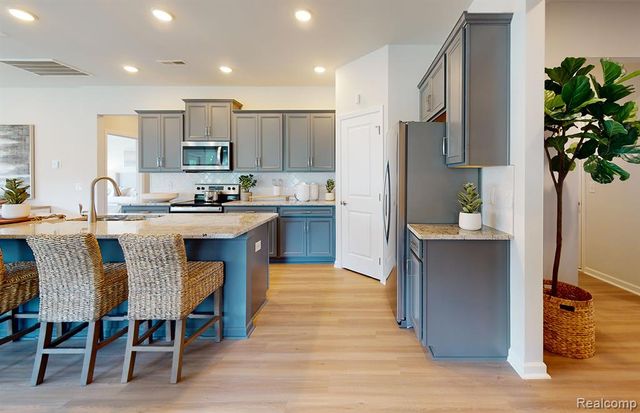 49877 Kent Court, Canton, MI 48188