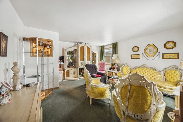 5240 W Gladys Avenue, Chicago, IL 60644