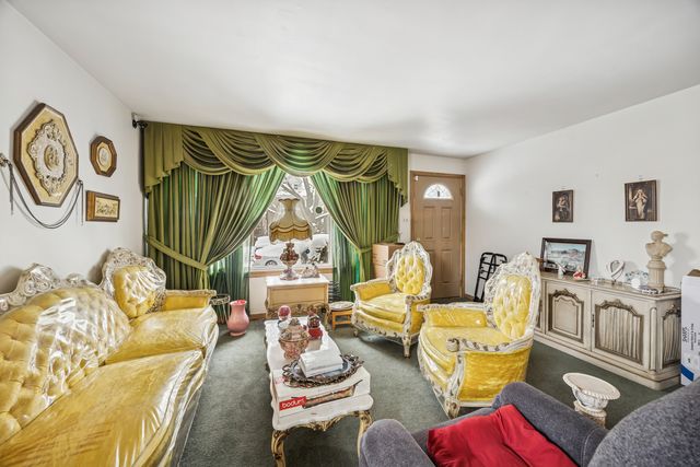 5240 W Gladys Avenue, Chicago, IL 60644