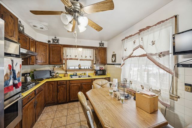 5240 W Gladys Avenue, Chicago, IL 60644