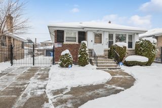 5240 W Gladys Avenue, Chicago, IL 60644