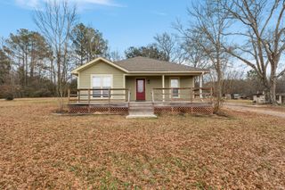 126 Fillingame Rd., Hattiesburg, MS 39401