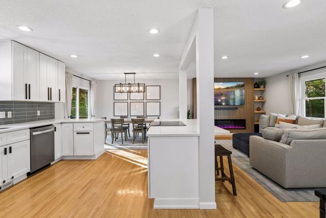 1420 Yosemite Avenue N, Golden Valley, MN 55422