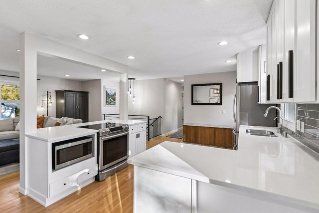 1420 Yosemite Avenue N, Golden Valley, MN 55422