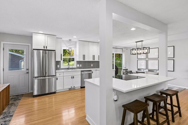 1420 Yosemite Avenue N, Golden Valley, MN 55422