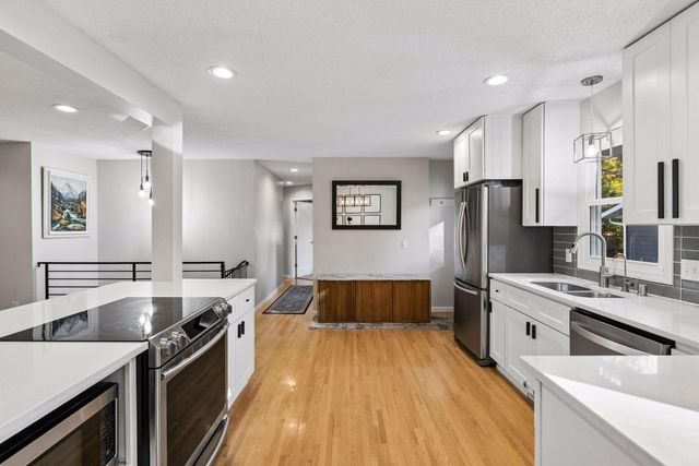 1420 Yosemite Avenue N, Golden Valley, MN 55422