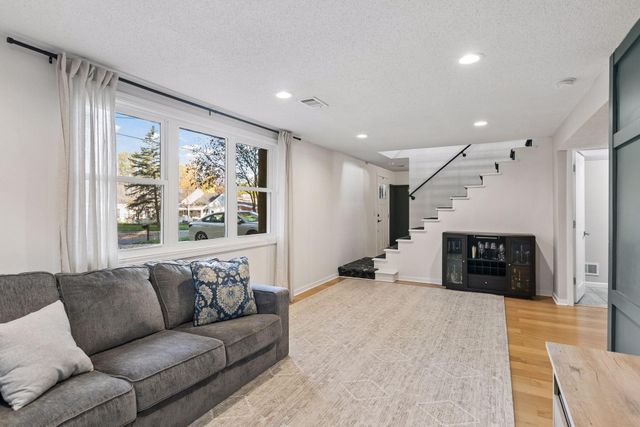 1420 Yosemite Avenue N, Golden Valley, MN 55422