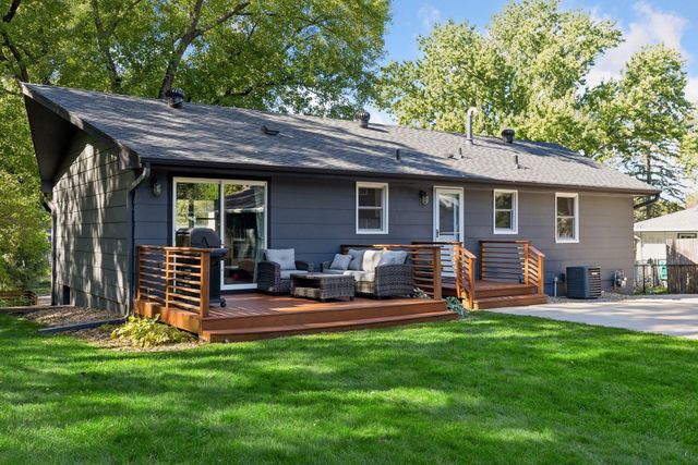 1420 Yosemite Avenue N, Golden Valley, MN 55422