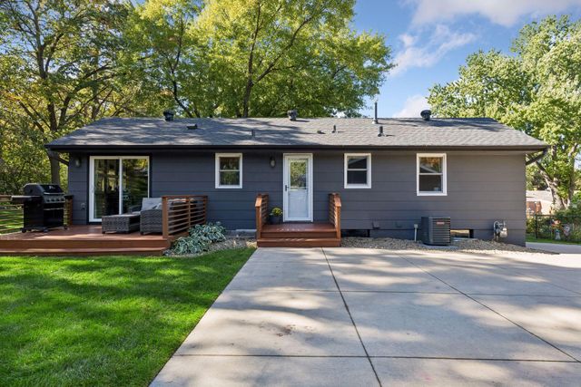 1420 Yosemite Avenue N, Golden Valley, MN 55422