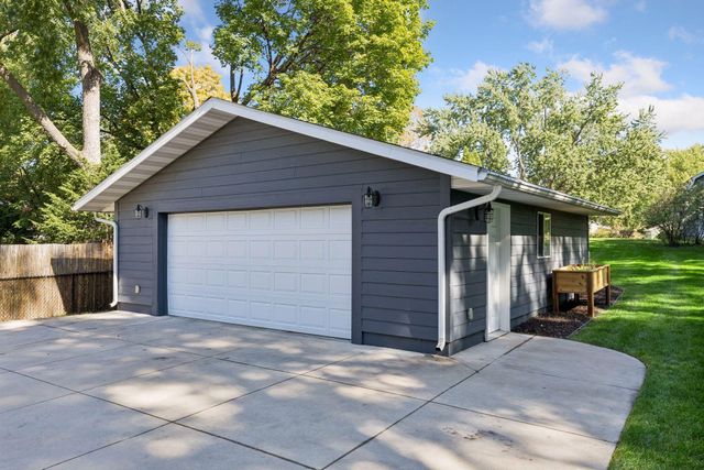 1420 Yosemite Avenue N, Golden Valley, MN 55422