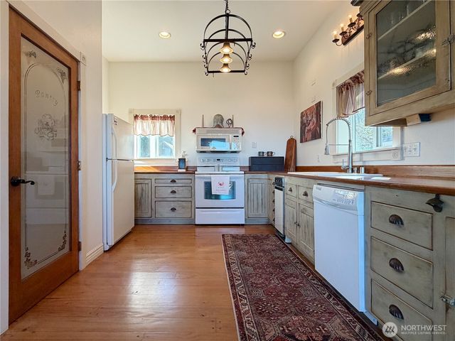 27 M Cascade Drive, Hat Island, WA 98206