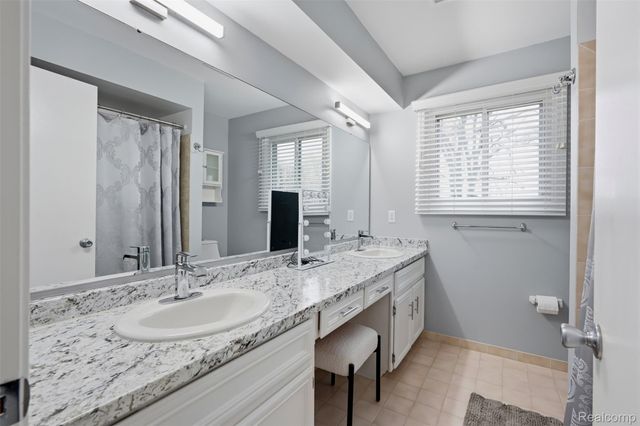 48607 Presidential Drive, Macomb Township, MI 48044