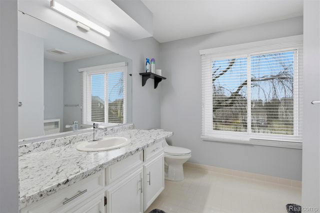 48607 Presidential Drive, Macomb Township, MI 48044