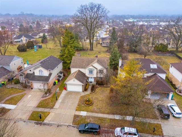 48607 Presidential Drive, Macomb Township, MI 48044