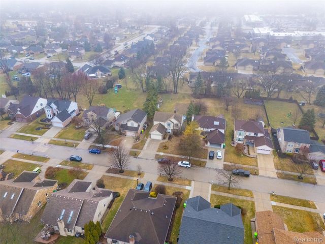 48607 Presidential Drive, Macomb Township, MI 48044