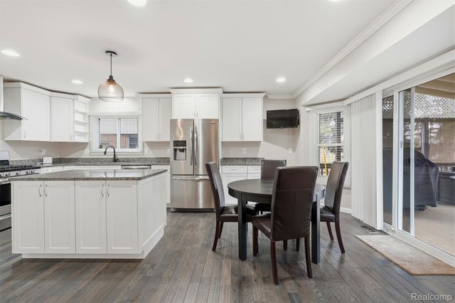 48607 Presidential Drive, Macomb Township, MI 48044