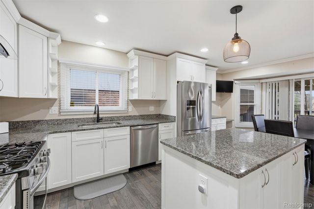 48607 Presidential Drive, Macomb Township, MI 48044