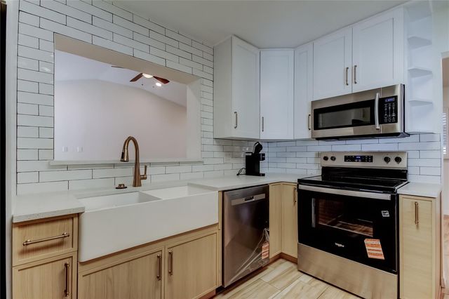 3936 E EDEN ROC CIRCLE, Tampa, FL 33634