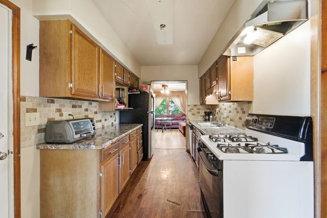 5905 SW 9th Street, Des Moines, IA 50315