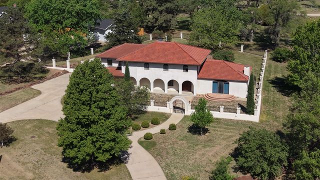2041 Ridgeview Rd, Salina, KS 67401