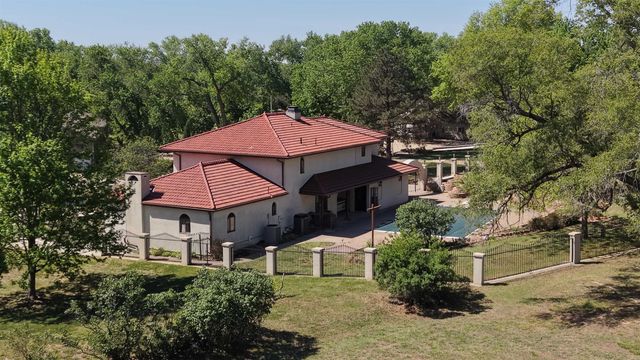 2041 Ridgeview Rd, Salina, KS 67401