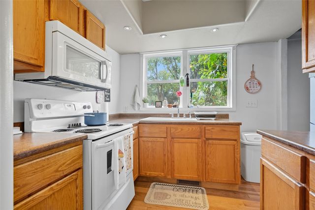828 8th Avenue SW, Cedar Rapids, IA 52404