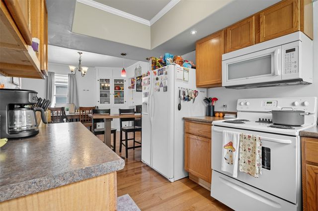 828 8th Avenue SW, Cedar Rapids, IA 52404