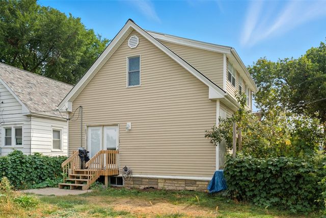 828 8th Avenue SW, Cedar Rapids, IA 52404