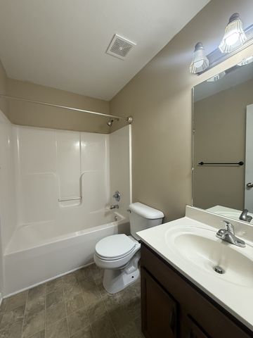 808 Oak Arbor Ct, Clarksville, TN 37040