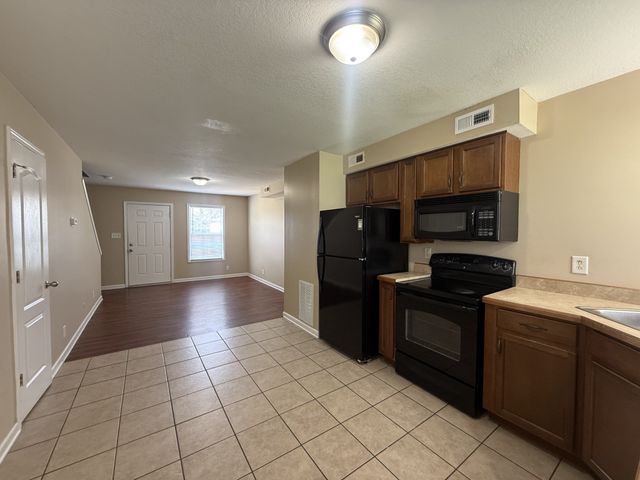 808 Oak Arbor Ct, Clarksville, TN 37040